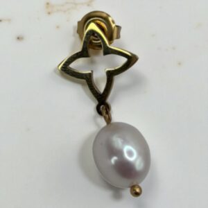 Boucles d'oreilles pendantes élégantes avec perles