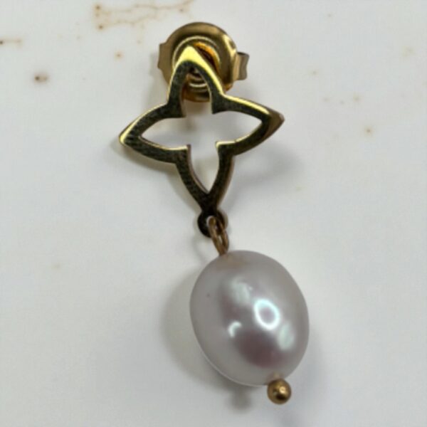 Boucles d'oreilles pendantes élégantes avec perles