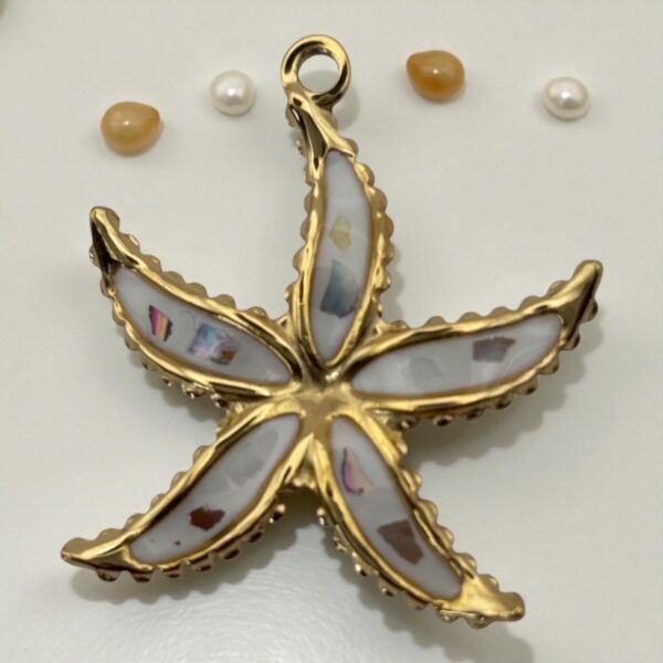 Charme Etoile de Mer Nacre en acier inoxydable