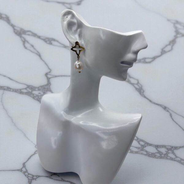 Boucles d'oreilles pendantes élégantes avec perles